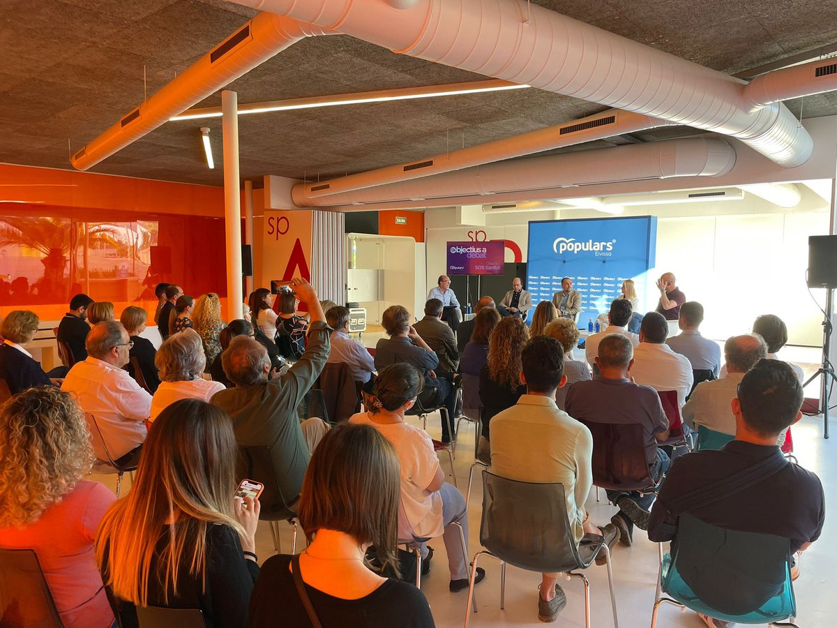 JVMariBoso's tweet photo. 🔵Hemos vuelto a celebrar #ObjectiusADebat en presencial, esta vez sobre la situación sanitaria en Ibiza #SOSsanitatPitiuses
Gracias Conselleiro Julio García Comesaña @SanidadeXunta, @IsabelBorras @SimebalCesm y @CSIFSanidadIB https://t.co/cEibDmse12