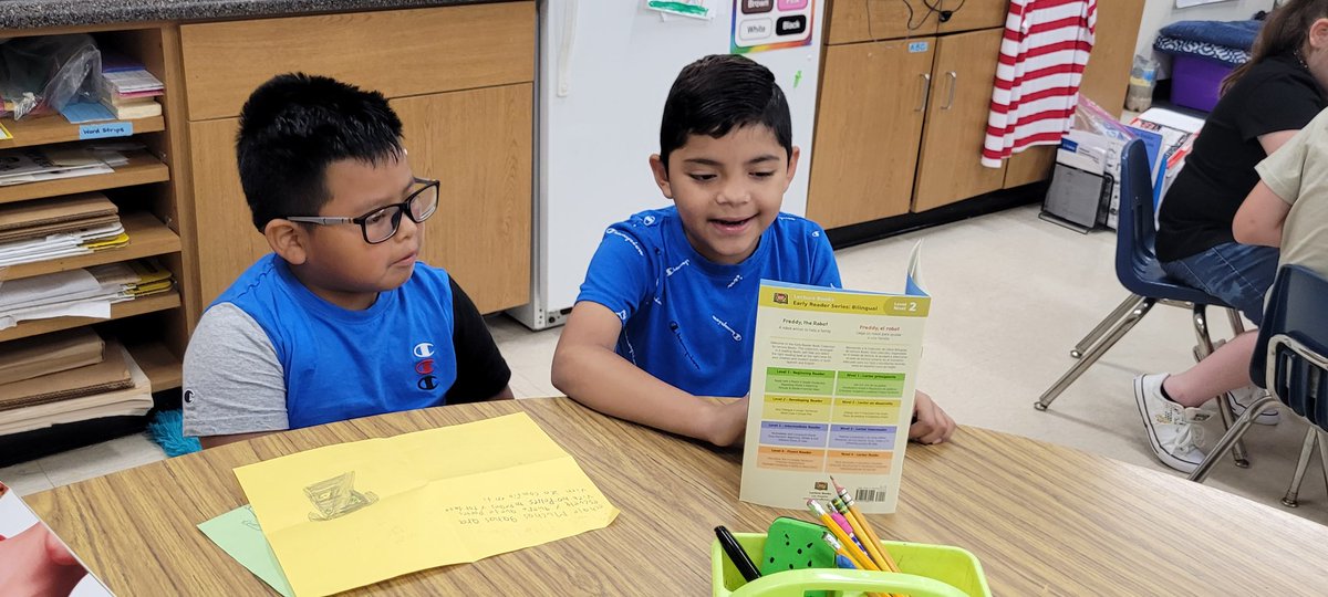 cchappell0936's tweet photo. End of the year means book buddy celebrations!! @Yommy2016 we had such a good time! #monaviewmoments https://t.co/PmdJObZv0G