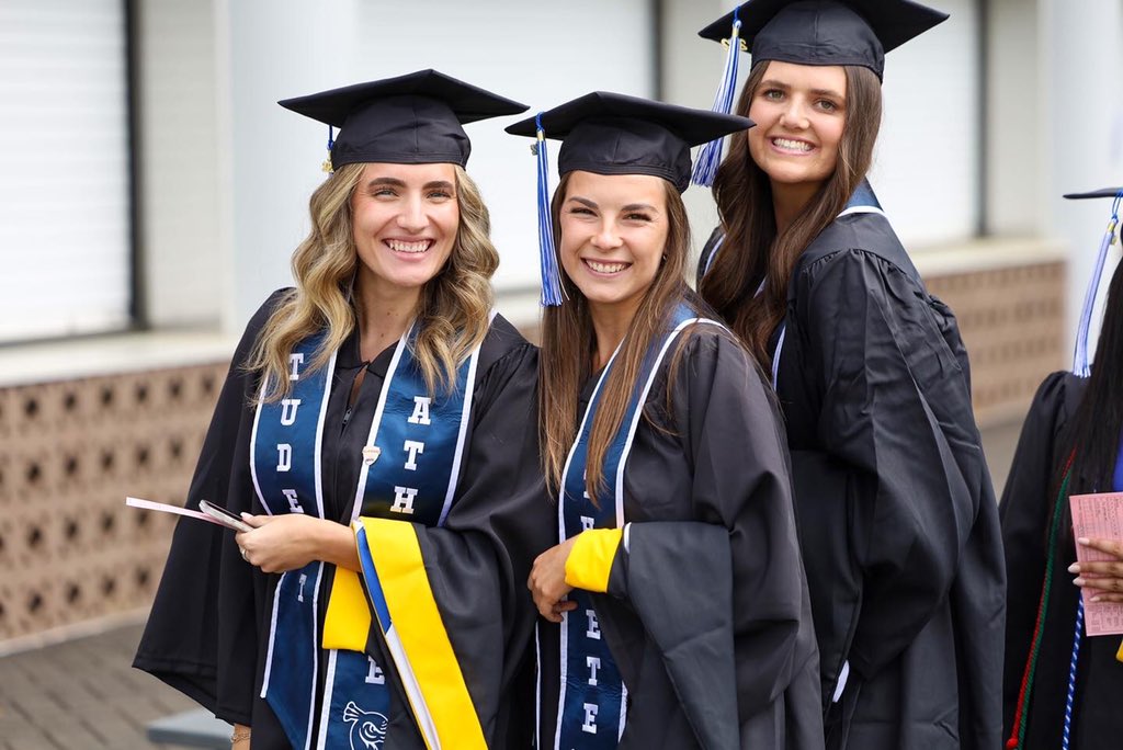 SPUAthletics's tweet photo. Congratulations to the @saintpetersuniv class of 2022! We’re so proud of our Peacocks! Best of luck, we’ll miss you. 🦚👏 💙

#StrutUp🦚 https://t.co/UsKuHZ5Eqe