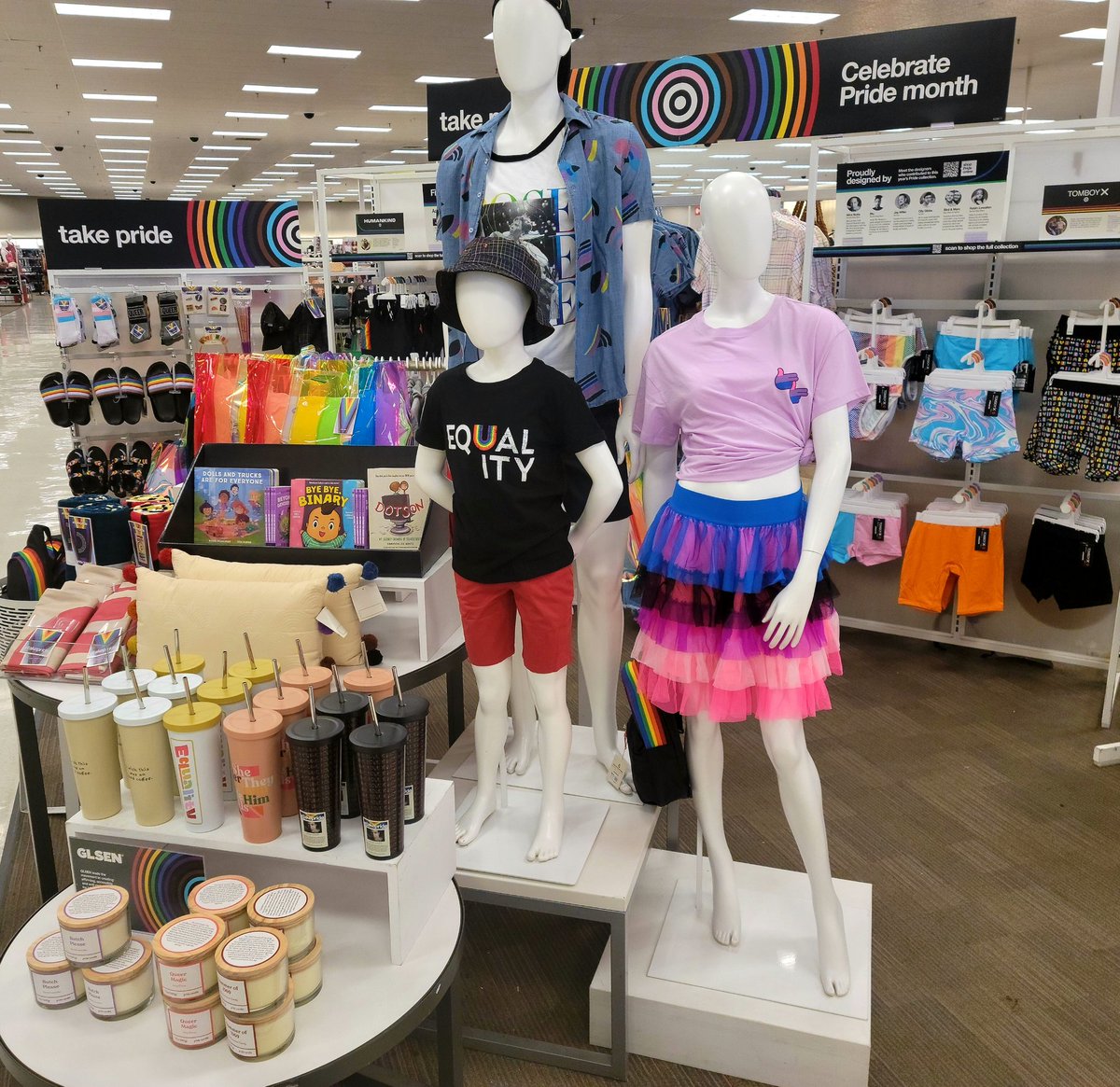 Pride is all Set here at 🎯T-#803 Southside! ❤🧡💛💚💙💜
VML Life! I Love My Job! Small but Mighty💪 Chain Store!
<a href="/madeline_sstl/">Madeline Fisher</a> @CiscofromTGT <a href="/marcinkrawat/">Marcin Krawczyk</a> @TargetHR_Amanda <a href="/mamaoberhart03/">Steph Shepard</a> @Sophia_Target