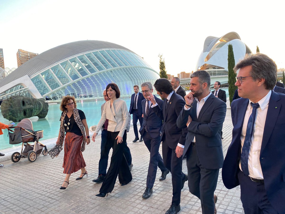 perefuset's tweet photo. Les telecos valencianes viuen un moment dolç, a la #NTV22 ho veiem amb la qualitat dels premiats.  Podem estar orgullosos del talent valencià. Però tenim molta faena per a plantar cara a la bretxa digital i garantir la plena inclusió, la de totes i tots.  @nocheteleco_vlc https://t.co/Bgp5vAKPcE