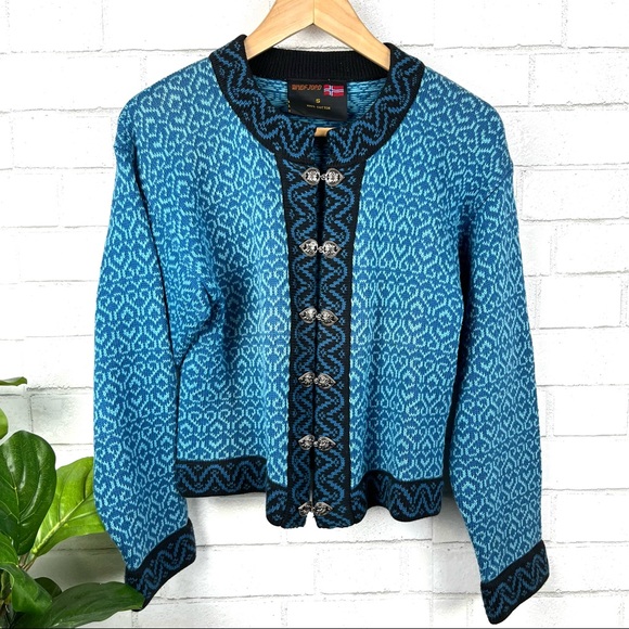 bellabasket1's tweet photo. So good I had to share! Check out all the items I'm loving on @Poshmarkapp #poshmark #fashion #style #shopmycloset #vintage #zara #windfjord: https://t.co/wx6A5JiJJM https://t.co/PDg5AuTdU3