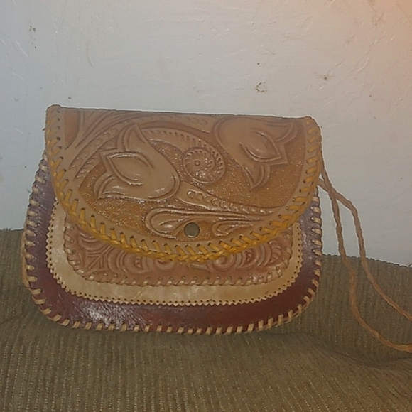 songsofserenity's tweet photo. So good I had to share! Check out all the items I'm loving on @Poshmarkapp #poshmark #fashion #style #shopmycloset #coach #vintage #ralphlauren: https://t.co/VqS7p213E2 https://t.co/DxGHrJSq1W