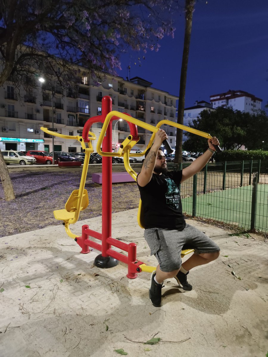 josueem15's tweet photo. 🔴 #ULTIMAHORA 🔴
INCREIBLE SUCESO EN EL Parque Scout en Jerez de la Fra.

Un joven estaba haciendo su rutina diaria de entrenamiento ha sido sorprendido por la rama de un árbol, el joven se encuentra en el hospital. 

#verguenza #malaccion #cuidatuparque @ciudadjerez #Mbappé https://t.co/hCaRMsqRdt
