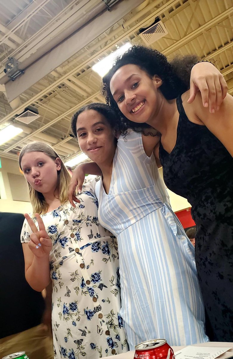 It's been a fun and celebratory few days for sixth graders at Monticello Elementary. Students enjoyed the first annual Sixth Grade Recognition Dinner and Dance on May 14. Then, this week, they had a 3-D box zoo. Weisenborn Junior High School, here they come! 👏 #hhcstranscends