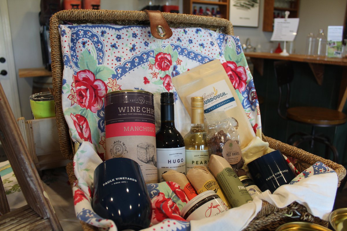 paulkvineyards's tweet photo. Need last minute supplies for your #MemorialDayWeekend festivities? Our Tasting Room is open today from 10:00 AM-6:00 PM!

We've got wine, tumblers, slushies, snacks, and MORE ☀ https://t.co/lEgYLlFcRj