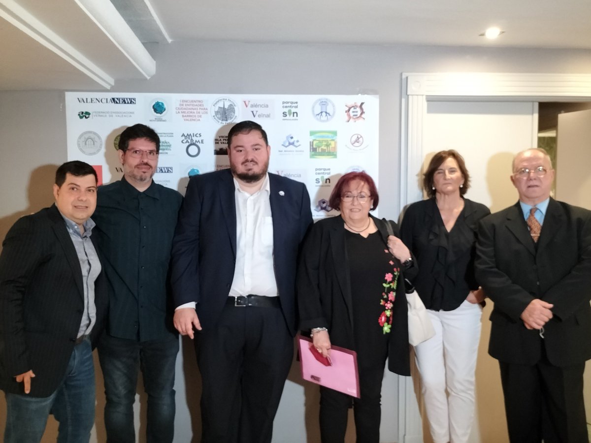 VLCPenyaroja's tweet photo. I Encuentro de Entidades Ciudadanas para la mejora de los Barrios de Valencia #ValénciaVeïnal

Gracias a todas las Asociaciones por participar y a los 200 asistentes que han venido a este acto.

Tenemos que repetirlo! https://t.co/cWA5G610rS