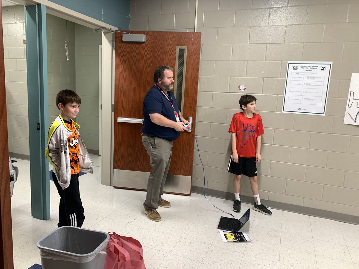 mslesser79's tweet photo. Even Mr.Atchley got to check out the drones! @FSD79 @AtchleyFSD79 @LocoRobotics #drones https://t.co/U7Pyhebd41