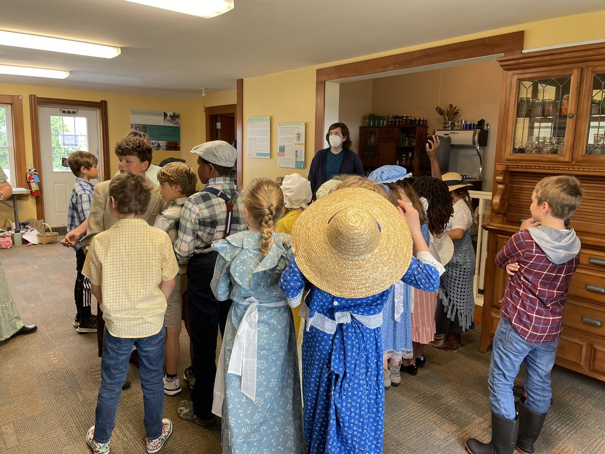 ldevriesbgcs's tweet photo. Today we traveled back in time to see what life was like during the Great Depression. Thank you, @woodparkdist for providing such an enriching experience for our students! https://t.co/9ZQ6v0cKm1