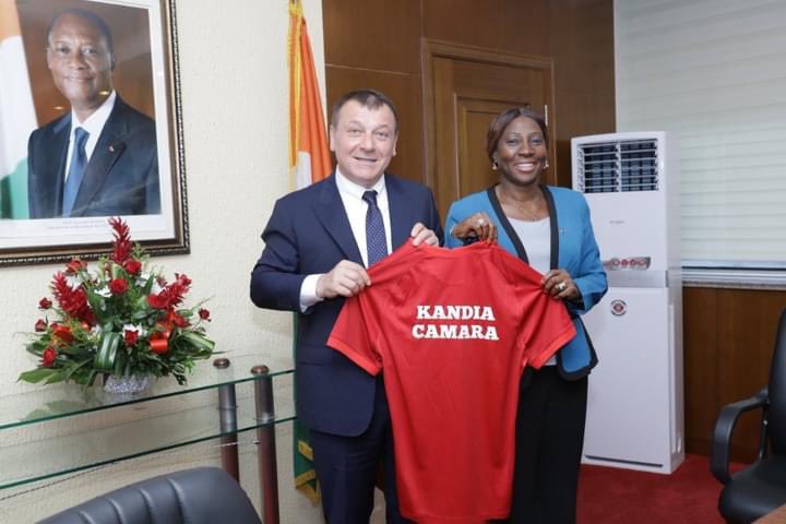 J’ai reçu en audience, le mercredi 25 mai 2022, une délégation d'hommes d’affaires turcs, conduite par S.E.Mme TOURE Khadidjata, Ambassadeur de la République de Côte d'Ivoire en Turquie.

facebook.com/10004419695108…