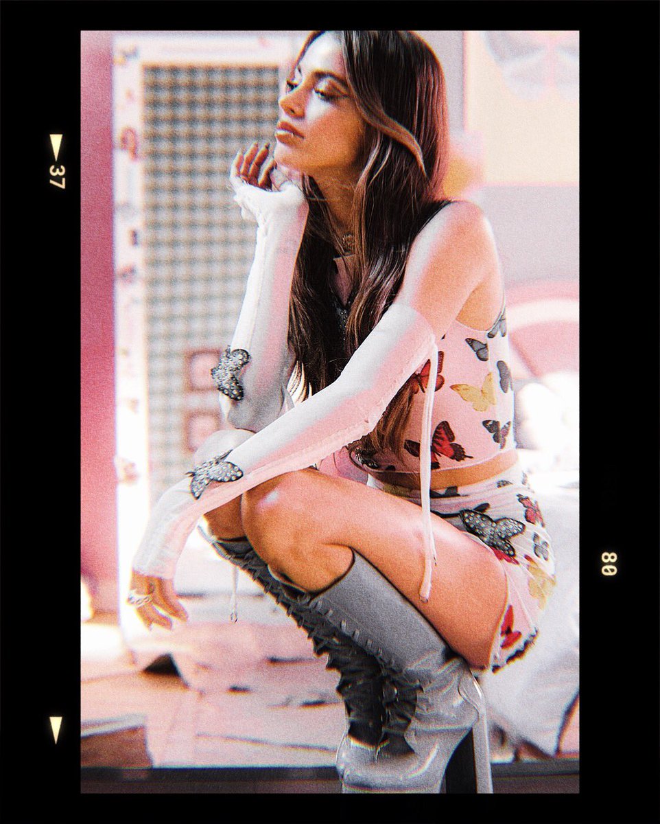 𝐩𝐨𝐥𝐚𝐫𝐨𝐢𝐝𝐬 𝐨𝐟 𝐭𝐢𝐧𝐢 (@polaroidsoftini) on Twitter photo 
