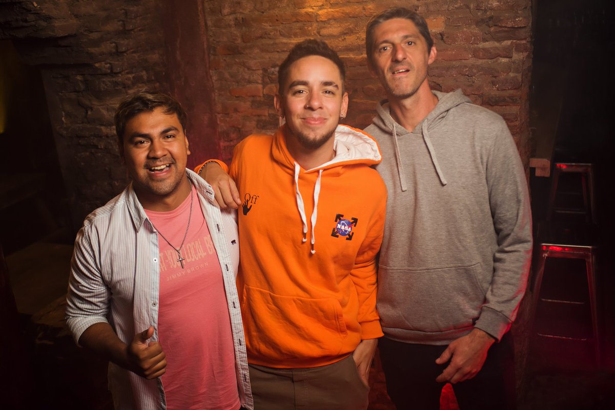FmBox943's tweet photo. Jueveeeeeeesss, ya tiene gustitooo 📻🎶🦋...  
.
#HolaGrupo 5ta temporada🏆con @JoseCumba, Flaco Casse  y Dj Nuñez 
🍂 Dale click a https://t.co/1CY28Enowe 
🍂 Escribinos al 3447 575999 https://t.co/tTmXfrZRGw