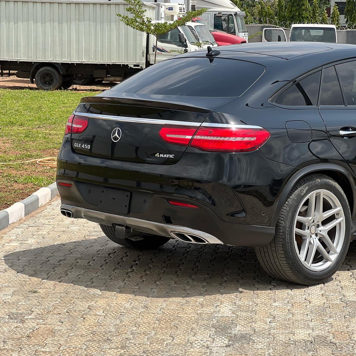 PLS RETWEET. MY CLIENT MIGHT BE ON YOUR TL

🚘MODEL:FOREIGN USED MERCEDES-BENZ GLE450 2016
📃DUTY:✅
📍LOCATION:ABUJA
💰PRICE:₦📩

SAYARA AUTOS🌍🚘 

✉️
TWITTER DM IS OPEN
WhatsApp: Wa.me/2348077979545