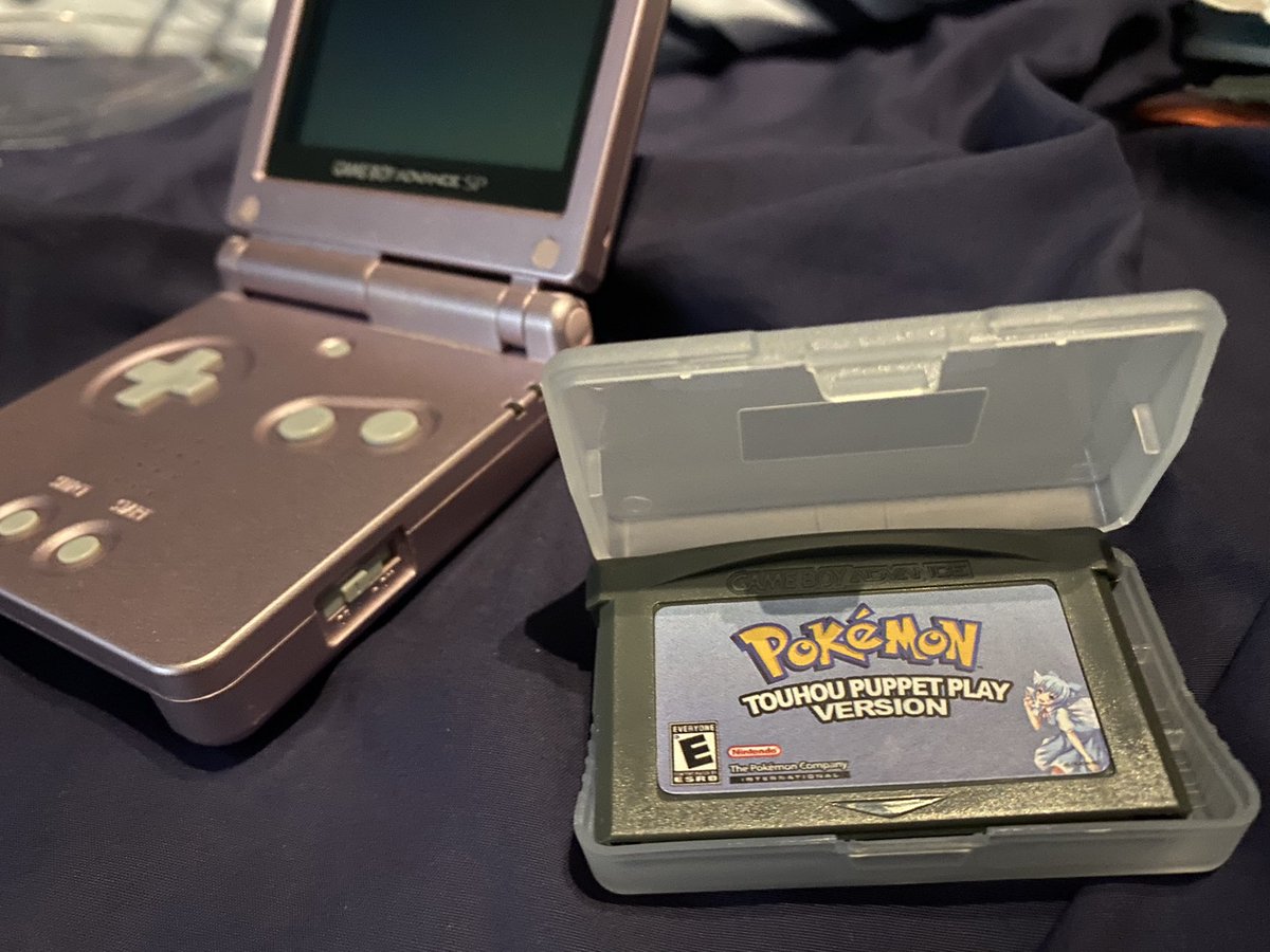 beats0me's tweet photo. Never thought I would be able to play a fan hack game on my actual GBA, one of my favourites as well
Plus a free protective case

Thanks to @BuytoPLayGame for sending it https://t.co/63FuI8Zk0z
