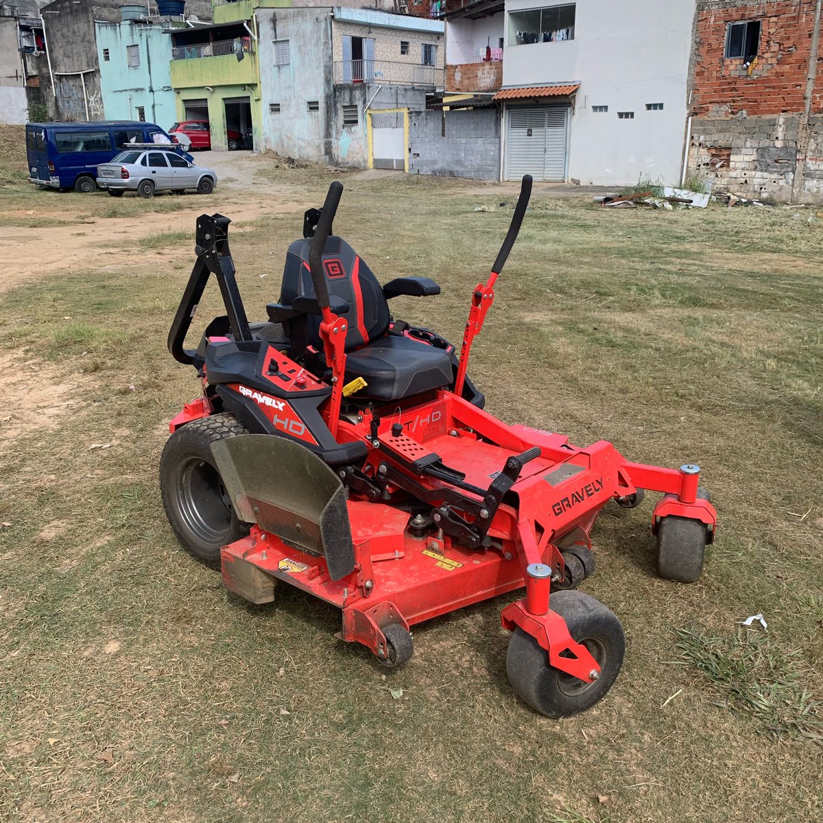 segaexport's tweet photo. Getting the job done with @gravelymowers in São Paulo, Brazil 💪😤! Obrigado @potenzaengenharia por escolher o Gravely e obrigado ao @tratoragro pelo seu esforço!
#gravely #zthd60 #zeroturnmower #tractorgirocero #cortagrama #tratoragro #facilities #jardinagem #podadoras #gramados https://t.co/onPgH6PnmO