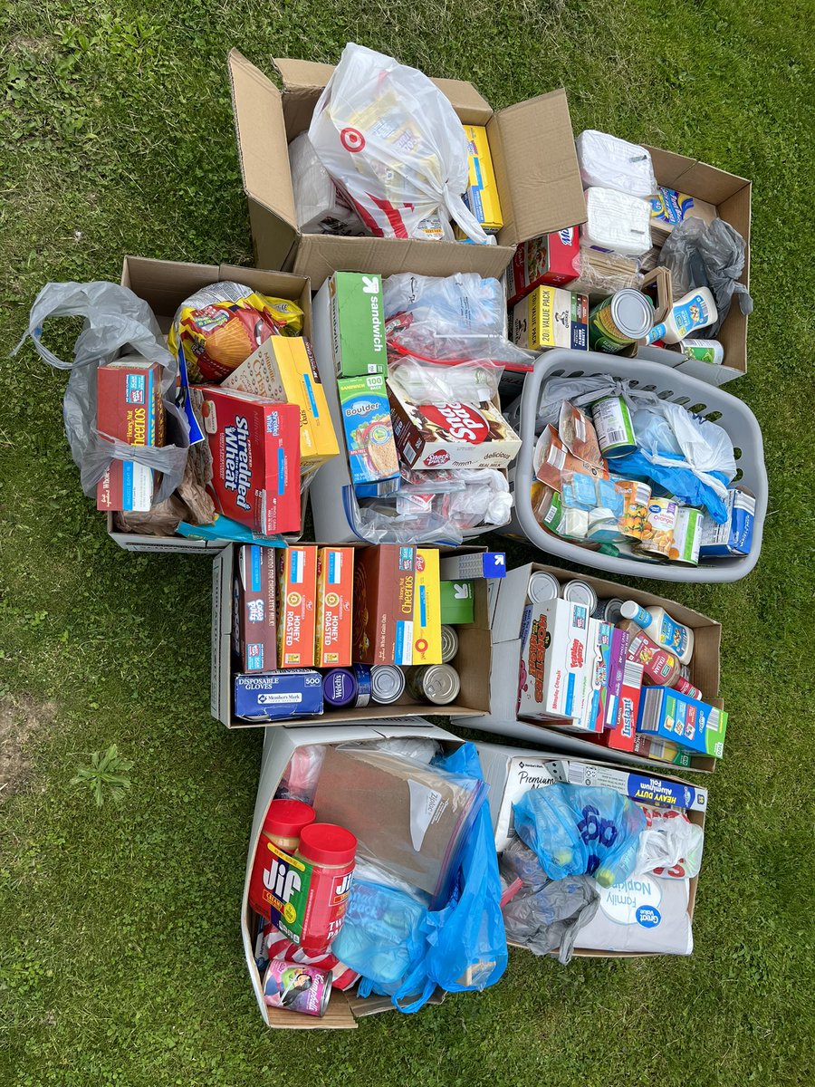 Kindergarten classes at McClellan did a service project to coincide with our ABC End of Year countdown.  Thank you to all the families that donated to the South Park <a href="/_MealsOnWheels/">Meals on Wheels</a> - all of this will be dropped off tomorrow morning!
@McClellan_WJHSD #WErTJK