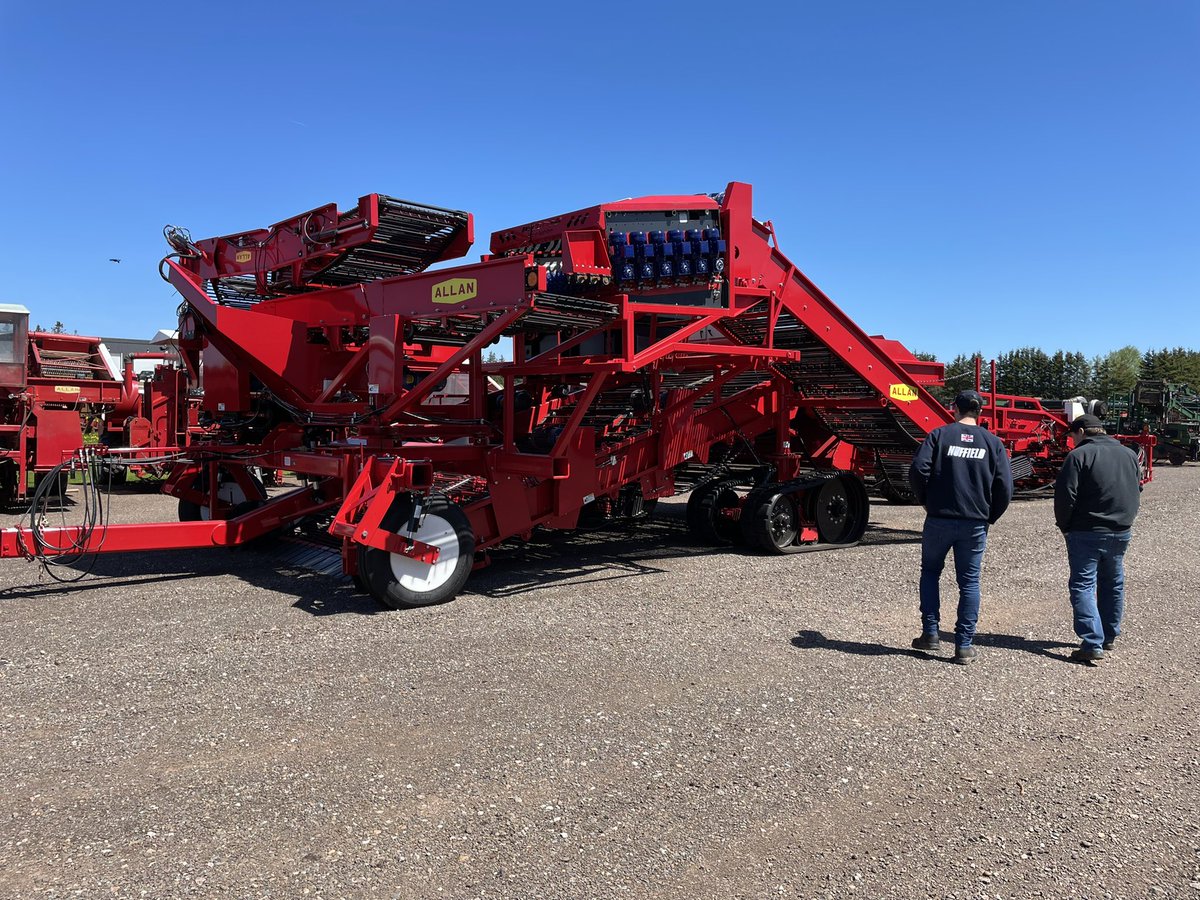 MarkPhillipsPEI's tweet photo. Had a great time showing @NuffieldFarming scholar @Jamesspick around Prince Edward Island this week! https://t.co/2okvpA0HGO