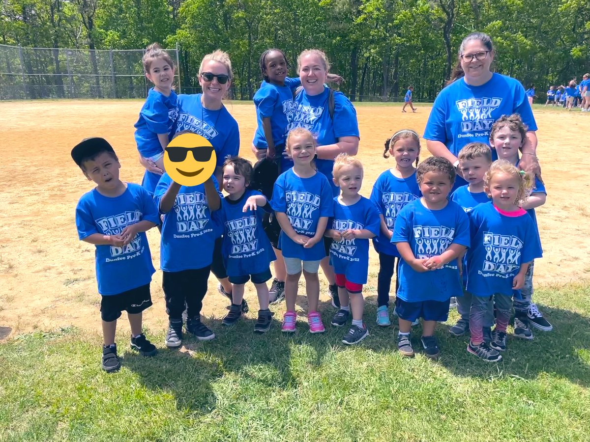 KeriCronin4's tweet photo. We give FIELD DAY a thumbs up!! Such a fun day, we loved every minute! ☀️ 🏃‍♀️ 🤸‍♀️ 🫧 #barnegatinspires 🙌🏻 https://t.co/CvhgoZVaq0