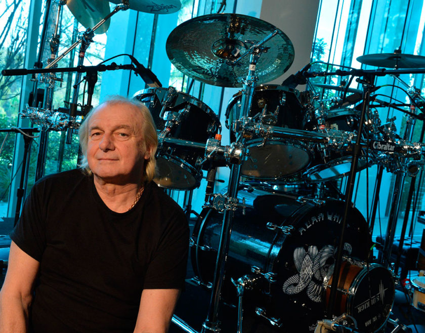 Rucketeer's tweet photo. Murió Alan White, baterista de Yes, uno de los más grades bateristas de rock progresivo... cambiá de genero musical barba... #QEPD https://t.co/ZsrkuMQwbj