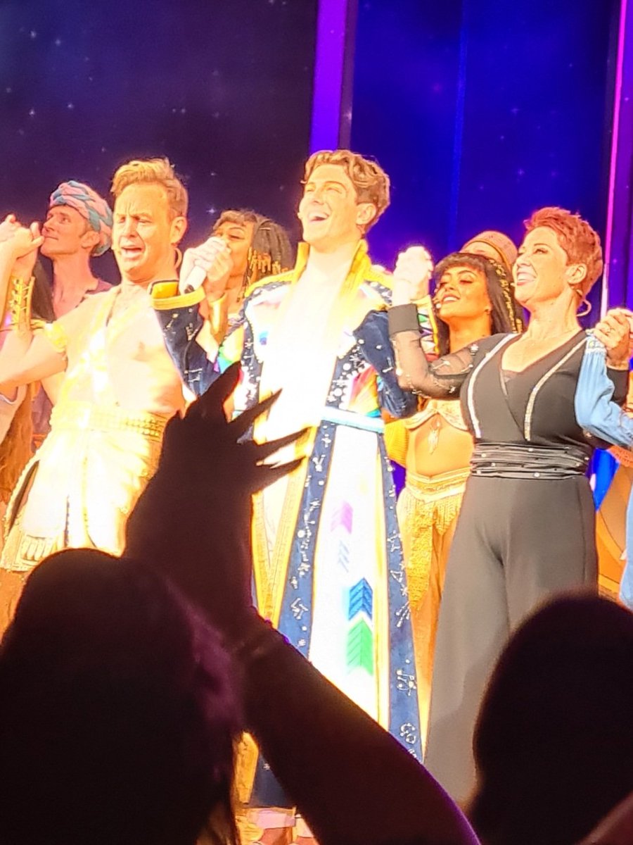 Been to see @JosephMusical tonight @TheatreRoyalNew omg they were all amazing @jacyarrow @LinziHateley but my favourite was @JDonOfficial the crowd came alive when he came on stage 👏❤️ #jasondonovan #josephthemusical #newcastletheatreroyal well done 👏