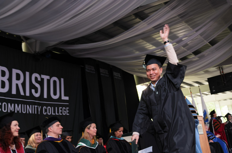 BristolCC's tweet photo. Okay, last one... 

#BristolGrad22 https://t.co/0YSrea37mo