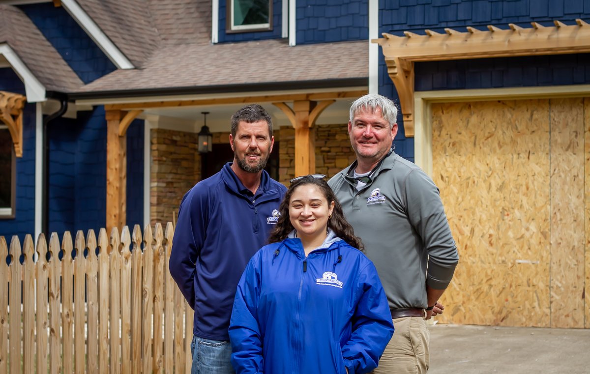 What sets us apart from other contractors? Here are just a few of the things our customers will tell you that you can expect when working with #EXOVATIONS®: hubs.li/Q01b30nb0