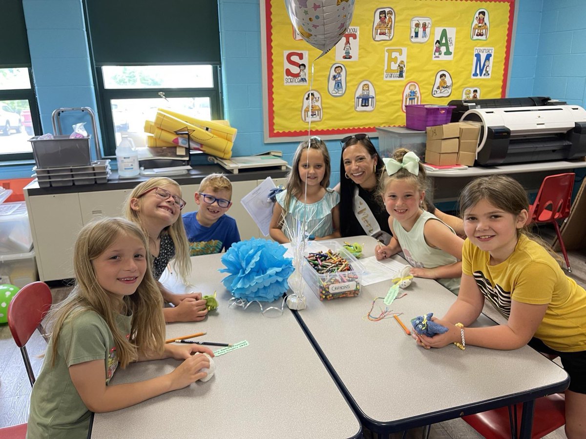 MrsZangaro's tweet photo. How lucky is Baby Zang to have been part of this crew this year! Thank you so much to the kindest parents for organizing &amp; planning a surprise shower for our baby! Today is a day I will never forget 💙💖🤰🏽 https://t.co/s3f0osmpD4