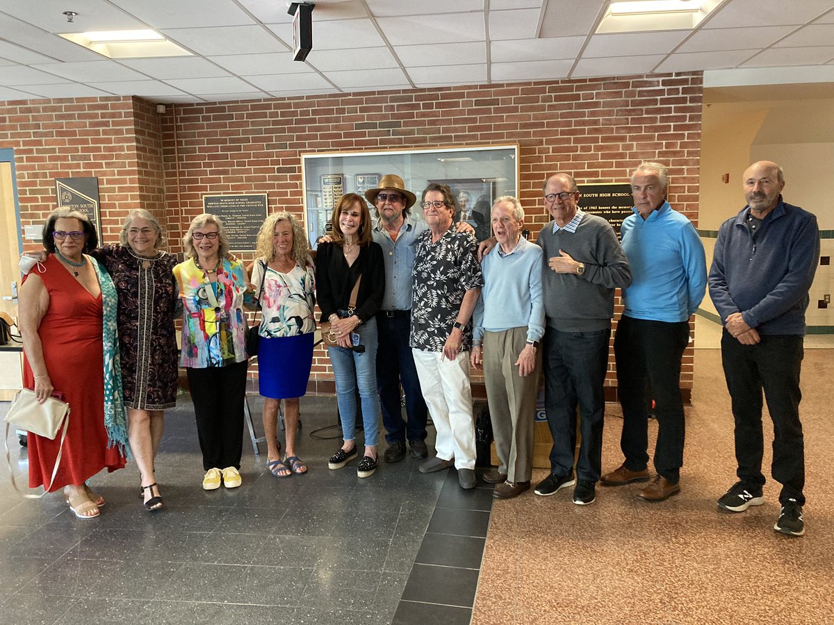 StrasPrincipal's tweet photo. Class of 1965 scholarship! Congratulations Roberto and Amelicha @newton_ps @NewtonMAMayor @NewtonSouthPTSO #homeofthelions https://t.co/VDmToiTQDQ