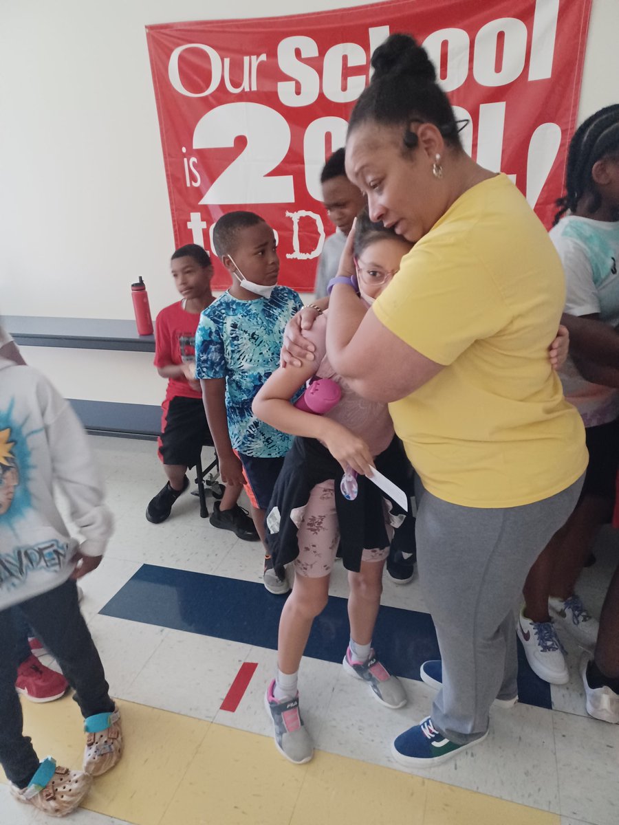 Kinderglott's tweet photo. Saying good bye to elementary can get emotional #LRENoFinishLine @LRELonghorns https://t.co/uPGGnUwsBu