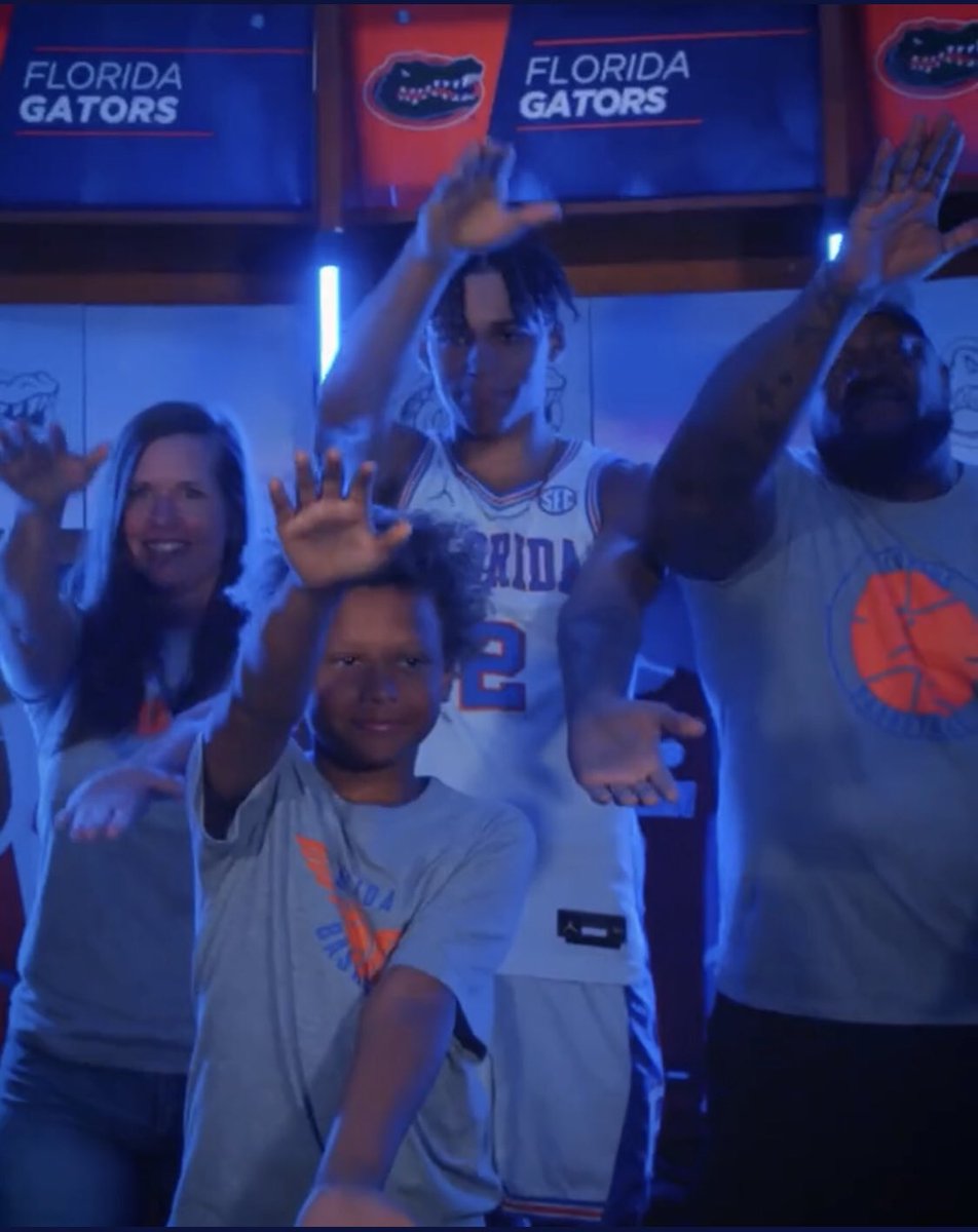 MalikG's tweet photo. @GatorsMBK @RileyKugel Pretty awesome to see @RileyKugel and his entire family representing for @GatorsMBK before he comes to Gainesville!
#RightOverLeft https://t.co/8VkeJFjTrE