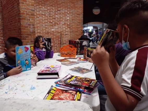 HABITUSAC's tweet photo. En pasados día, realizamos un donativo de cómics a la ludoteca de #gybbyg para los niños y niñas de la merced. Les Agradecemos porque sus donativos, nos permiten llegar a ellos. https://t.co/i6kmO3UmRs