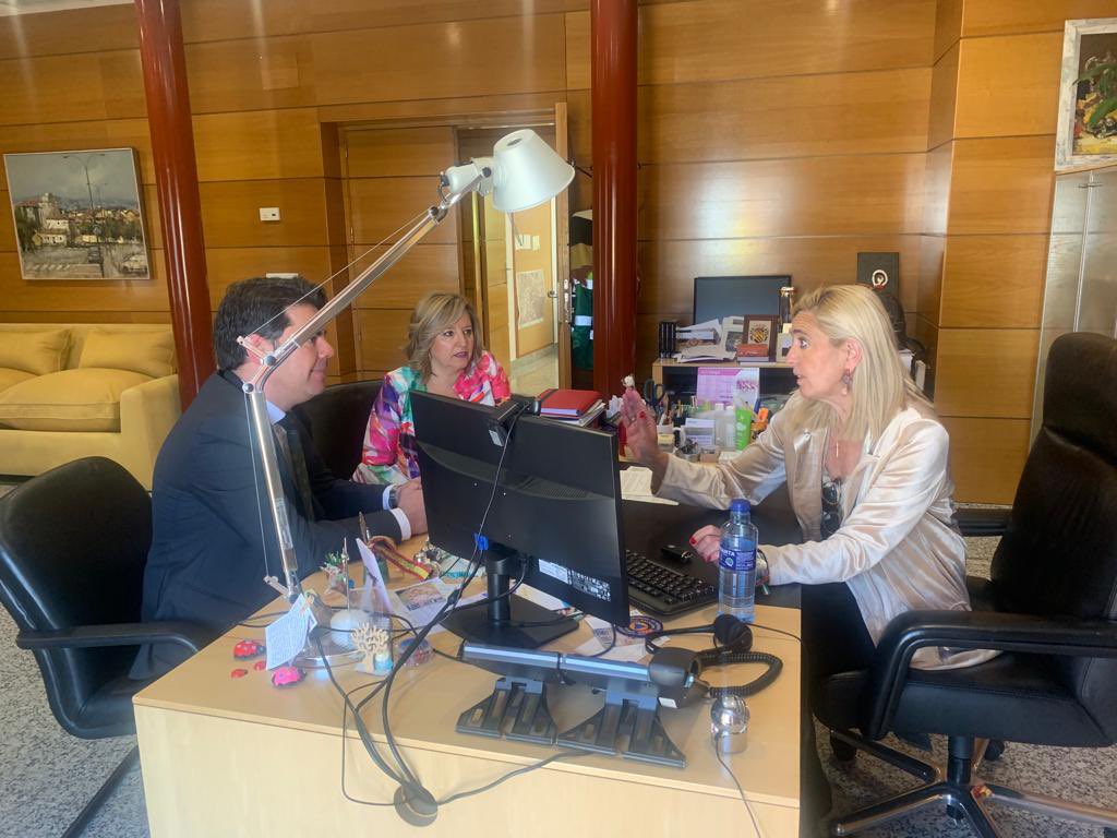 firoba's tweet photo. Hoy con Mariola Vargas, alcaldesa de Collado Villalba @AyuntamientoCV hablando de #Universidad y #Farias Ciudad y como mejorar y potenciar a los universitarios del municipio. Villalba es miembro de la Red Madrileña de Ciudades Universitarias #ReMCU https://t.co/MP8hX5iAdY