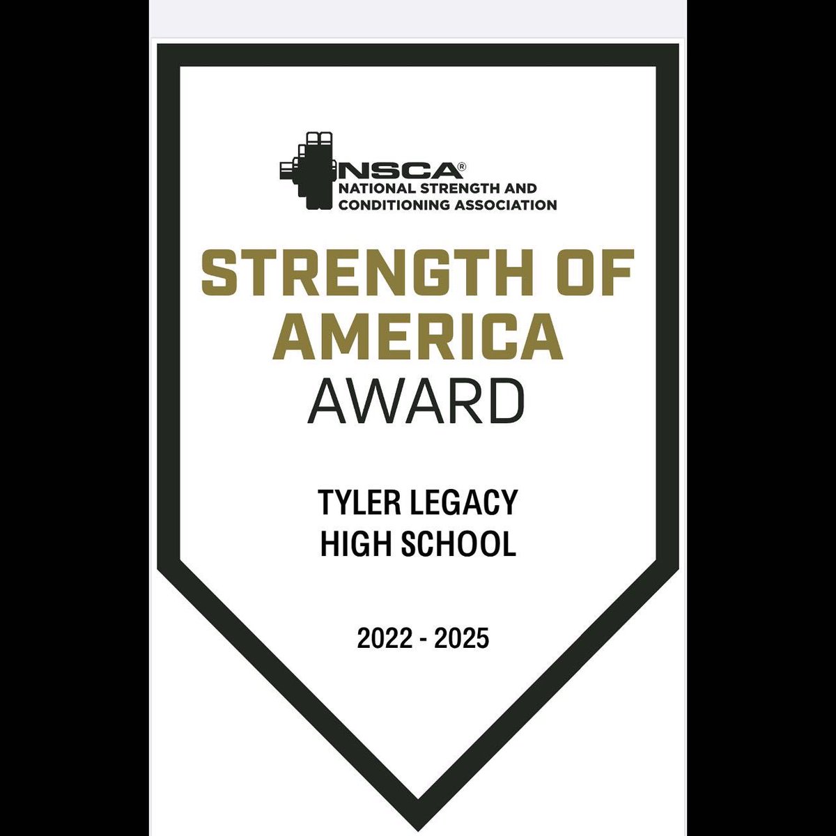 TL_Strength's tweet image. 🏆 Honored to receive the Strength of America award from the @NSCA!

🏫 This award is given to high school S&amp;amp;C programs based on supervision, education, programming, and facilities - thanks @TylerISD_Ath.

🏋️‍♀️ Big thanks to the athletes and coaches who are dedicated!