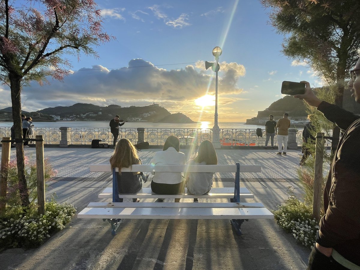 Si volviera a nacer, volvería a hacerlo en San Sebastián 💙

sistersandthecity.com/planes-para-de…