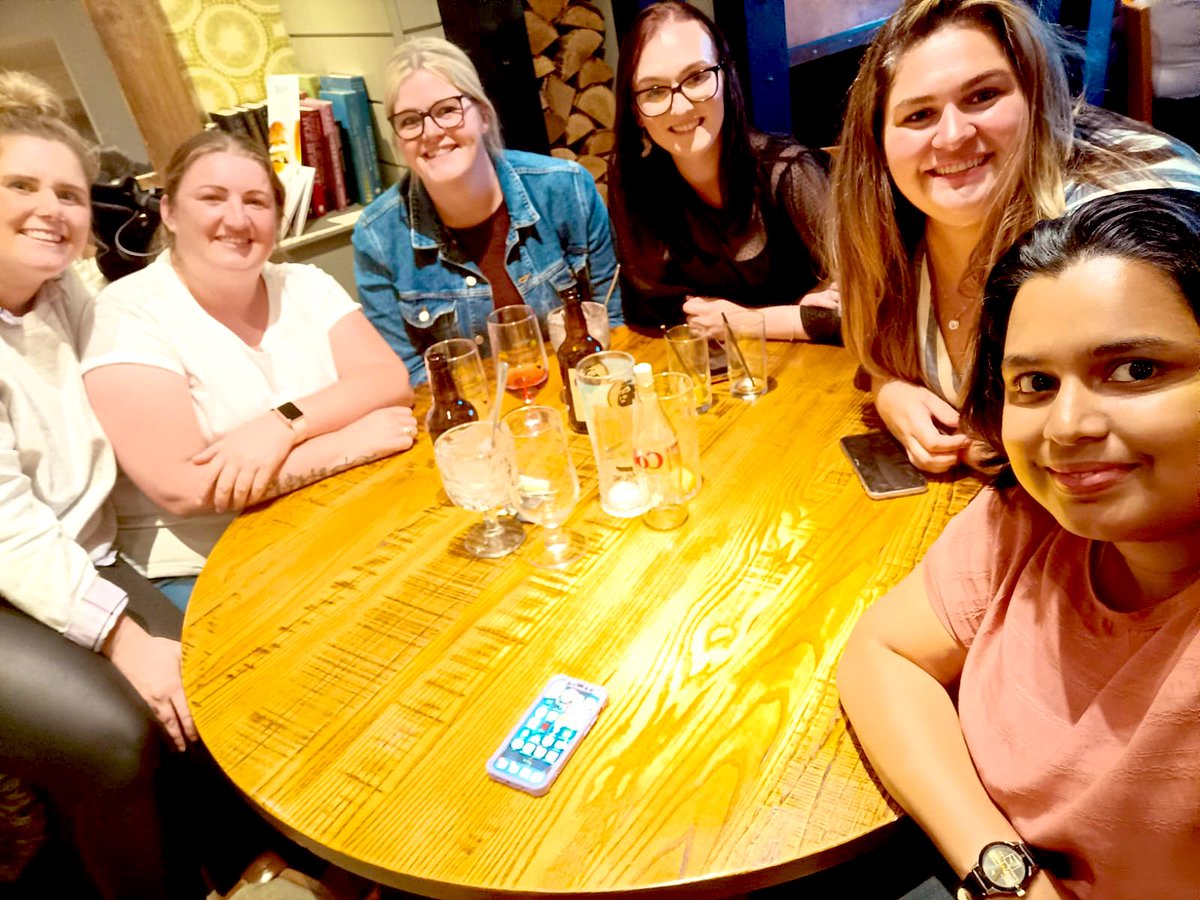 steph_finch30's tweet image. Dinner out with this lovely lot tonight 🥰 I can’t wait to see what our future holds @SisterVickiA We are so lucky to have such a great team @hannahlkay @jessicawestney #team #workhard #laughharder 💙