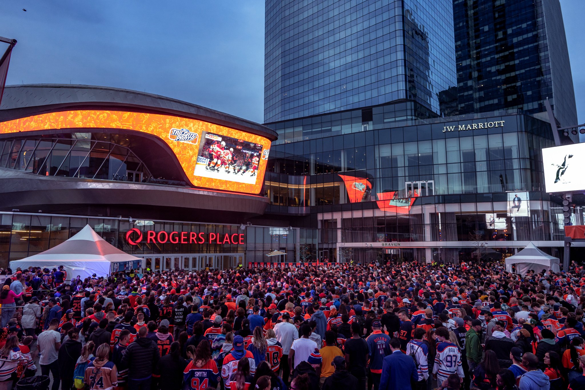 Edmonton Oilers on Twitter: RT @RogersPlace: Our @icedistrictauth store is  open now! Come down to Ford Hall and gear up for Game 7 with #LetsGoOilers  apparel!! https:/… / Twitter