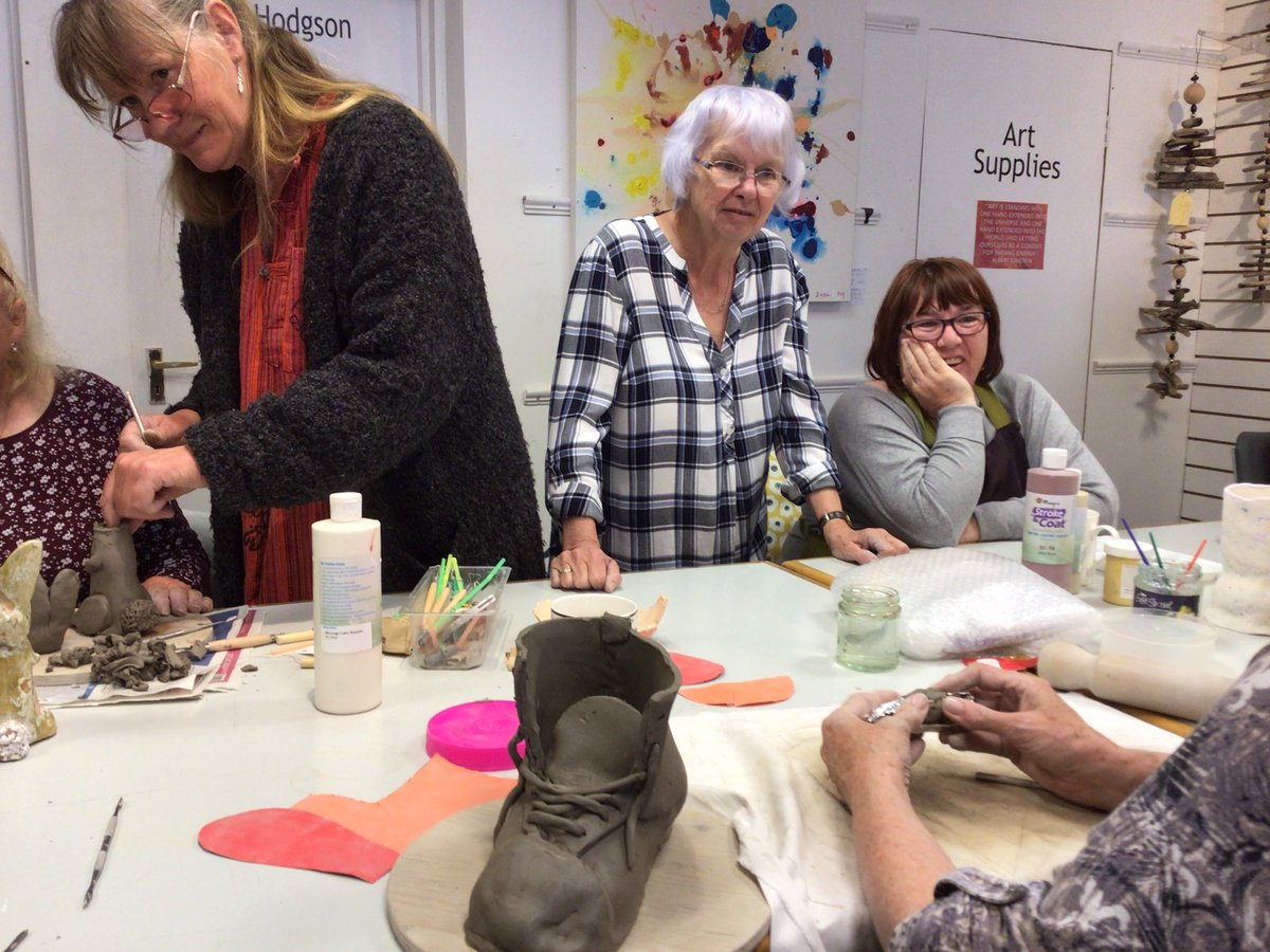 gallery_bay's tweet photo. Clay Class with Anne. It’s a very popular workshop. https://t.co/1RmPkPbqcD