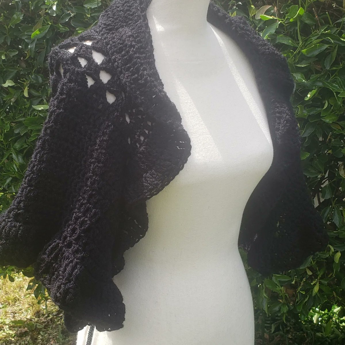 KaTapillars_Art's tweet photo. π€Another Boho Vibes Shrug!π€
This is my favorite wearable pattern right now! Its super cute! Versatile! Available for custom ordering!
Design by @starlilycreations
Made by me π€
#katapillarcreations #handmade #crochet #shrug #simplyblack #twitchmaker #kofiseller #kofishop https://t.co/uWLCzROEFo