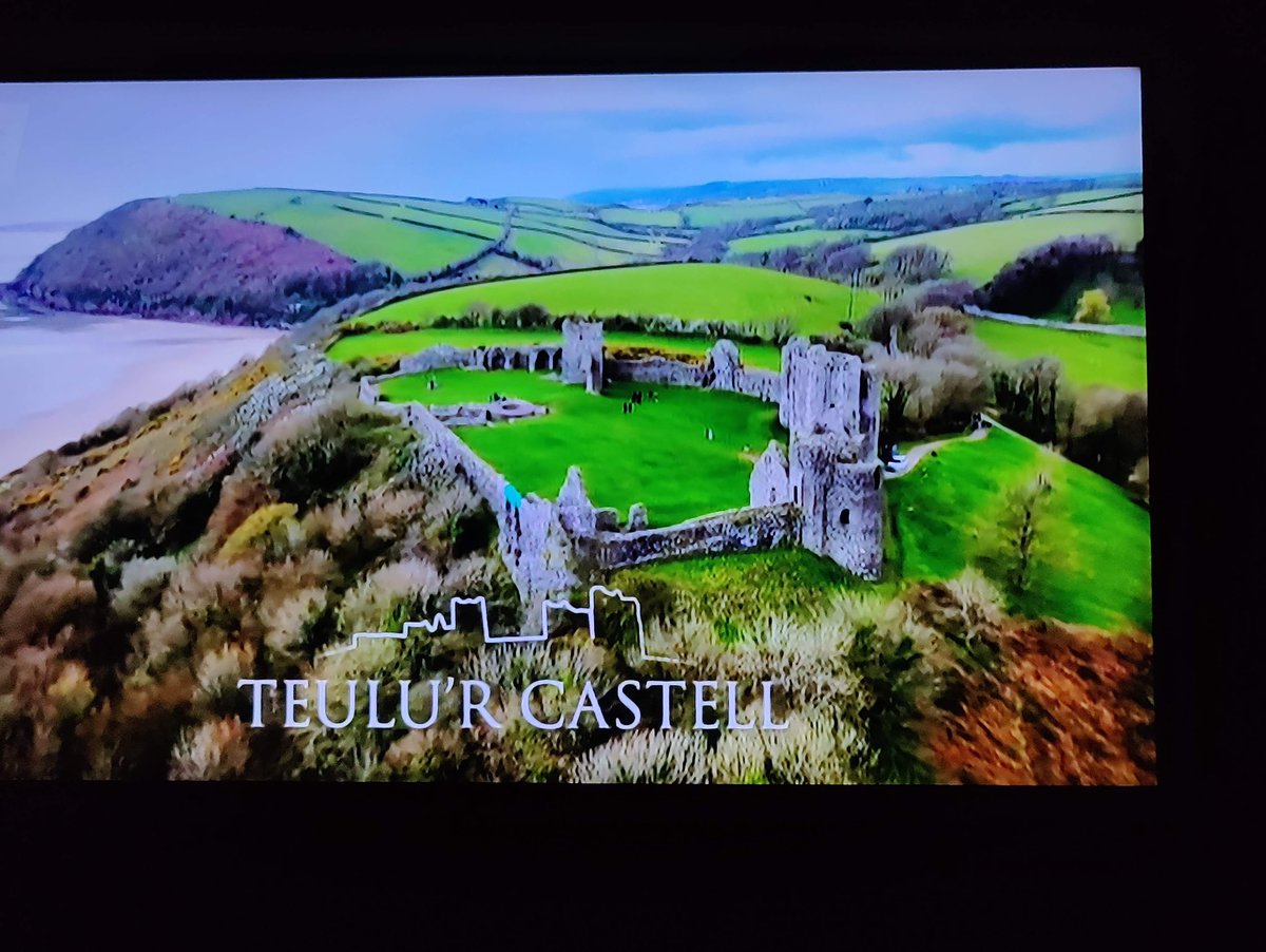 LlansteffanCas1's tweet photo. Wel dyna’r rhaglen olaf drosto. 🎥

Diolch bawb am yr holl genogaeth 🥰 meddwl lot fowr i ni fel teulu. 

Am brofiad llawn hwyl! Diolch @S4C @Little Bird Films @saraogwen  @LLinwynne 🥰

That’s a wrap 🎬 #teulurcastell 👨‍👩‍👧‍👧🏰
@LlansteffanCas1
@MarianLEvans @robplasfm @bc_elevate https://t.co/1UepLufvLz