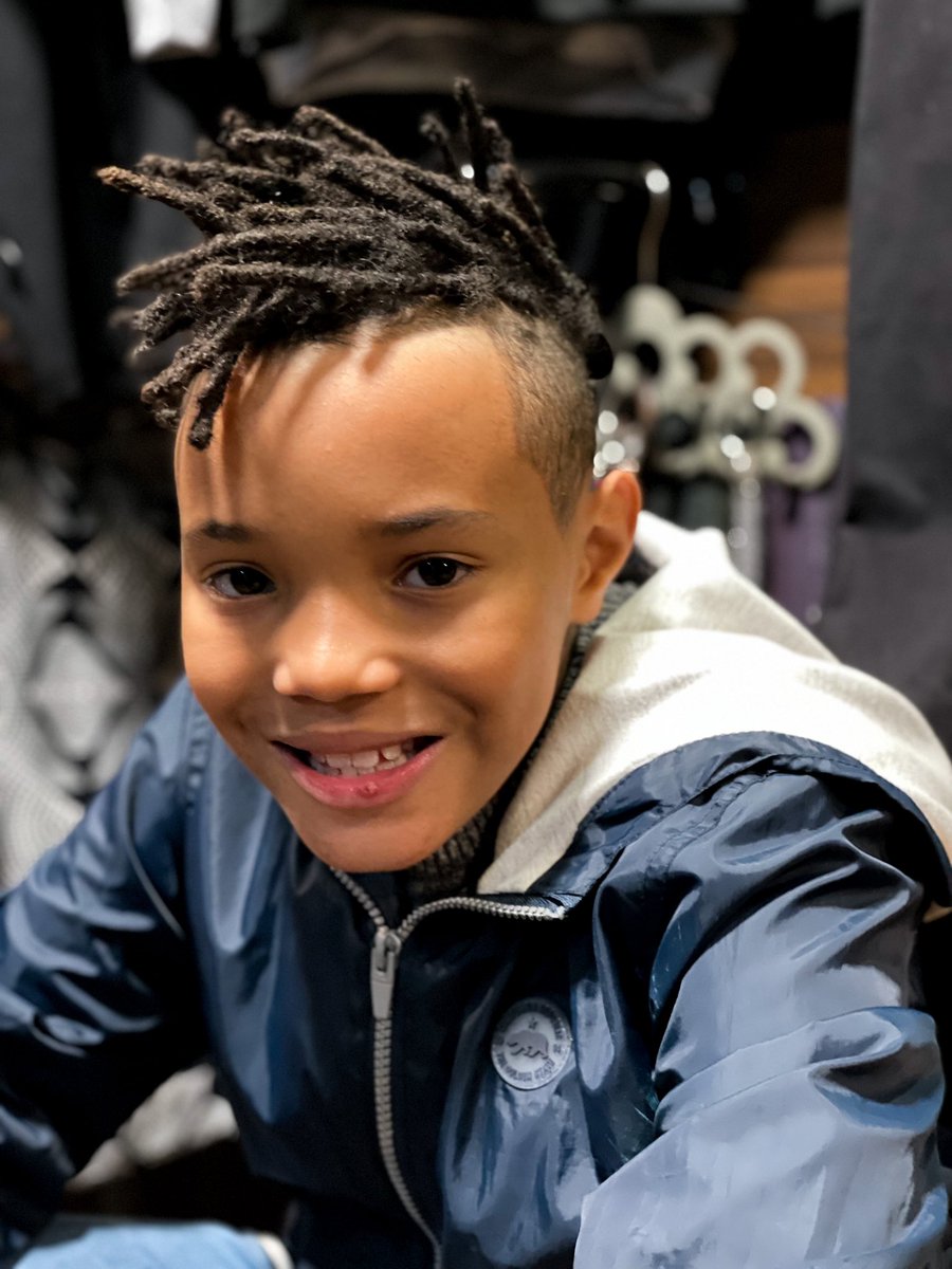 ZionDreadmaker's tweet photo. O Júlio nos procurou para criar os seus locs com um tamanho que fosse prático para o seu mundo da dança, já que é bailarino .  Amamos realizar o seu objetivo e ficamos realizados com o resultado ❤️

#locs #locstyles #blackchild #bale #bailarinos #dança #movimento #arte #cultura https://t.co/bayNDcuDgg