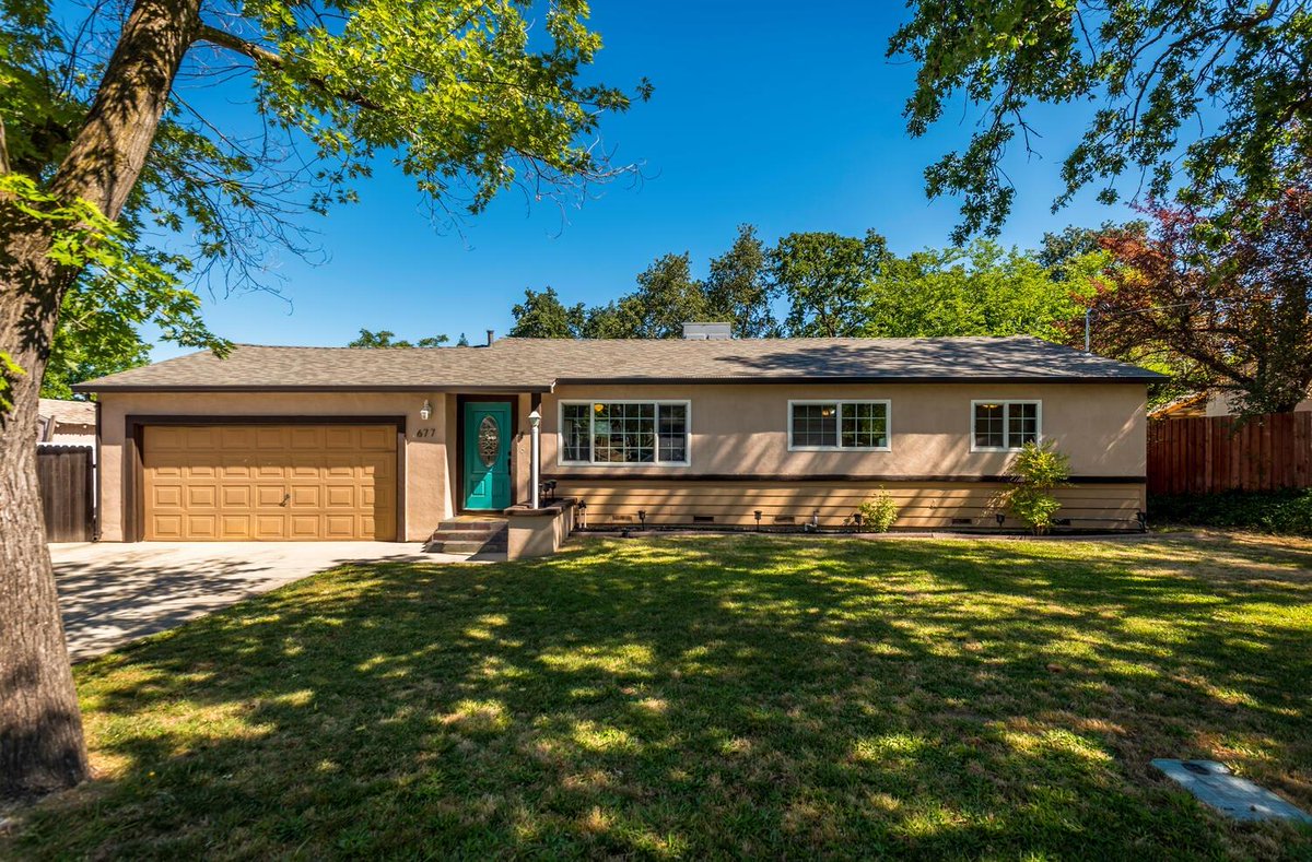 Ready for a change? This 3 BD/ 2 BA in Roseville won't be on the market long.  cpix.me/l/144234348
