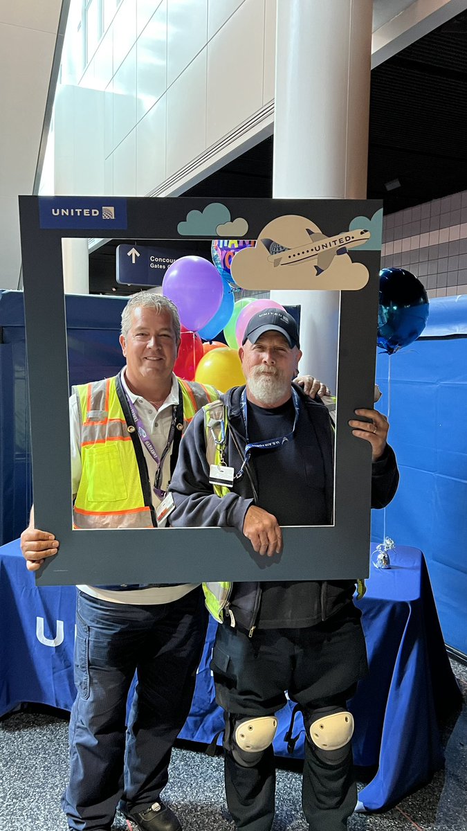 ORD off to a sweet start celebrating pre Summer readiness. 🍨 🍦 @OmarIdris707 @pastamama13 @MikeHannaUAL @JMRoitman @weareunited #beingunited #summer