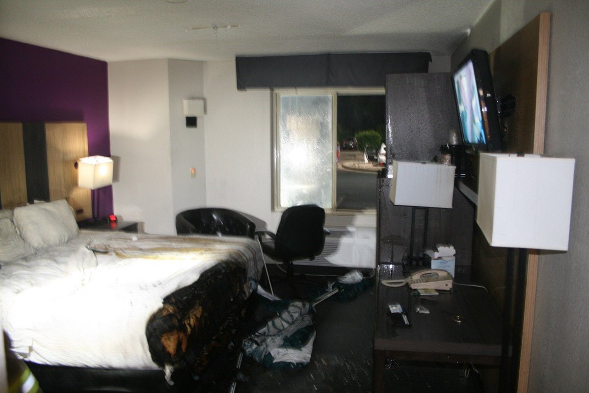 bpfire's tweet image. Planning a vacation in MN this summer? Double check that the hotel has a fire sprinkler system. Use the @MnDPS_SFM interactive map to check which hotels have sprinkler systems. tinyurl.com/5aa86acc
Pics from a hotel fire in 2019 where person was saved by sprinklers!