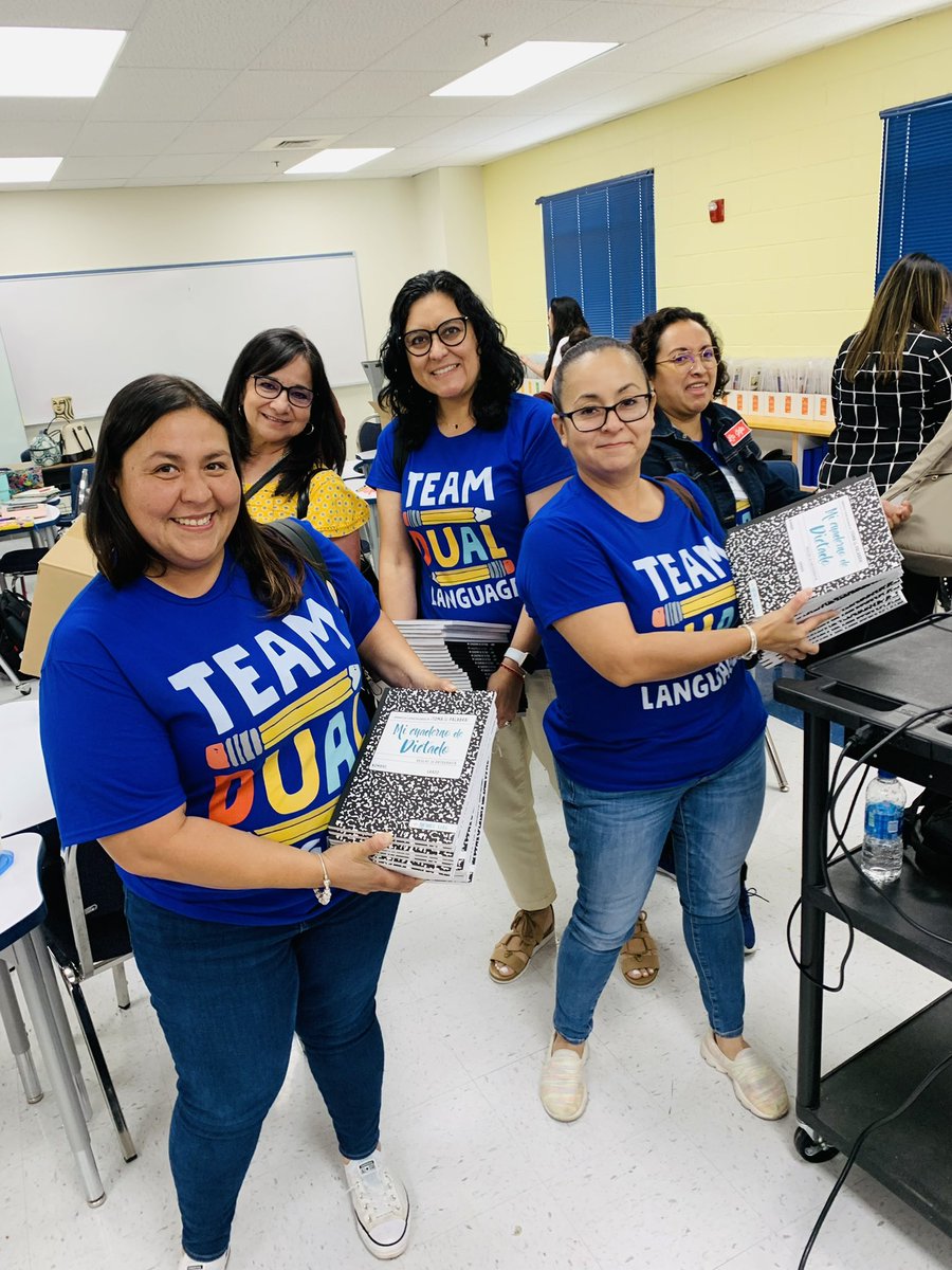 ¡😃 felices, 🧠 iluminados, ❤️ llenos!  Gracias <a href="/DRMLARA/">DRMLARA</a> por tres días estupendos de talleres para desarrollar la oralidad y lectoescritura en nuestros bilingües emergentes.  ⭐️⭐️⭐️⭐️⭐️👍🏼