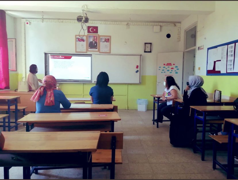akram60965241's tweet photo. 'Temel Eğitimde 10000 Okul' projesi kapsamında rehber öğretmeni bulunmayan okullara Akşehir Rehberlik ve Araştırma Merkezi olarak öğretmen, veli ve öğrenci eğitimleri düzenlenmiştir. https://t.co/UfHM7hUXAw