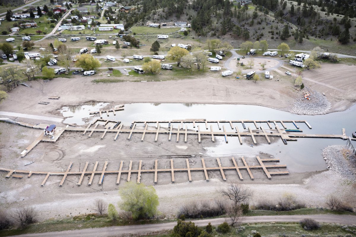 thom_g_bridge's tweet photo. The water level at Canyon Ferry is 18 feet below the top of normal full pool and April inflows were the lowest on record, since 1961, @usbr officials say. The reservoir is not expected to fill to full pool this summer and could be 4-10 feet from full in late June. #mtnews #mtwx https://t.co/hVfXaZeojb
