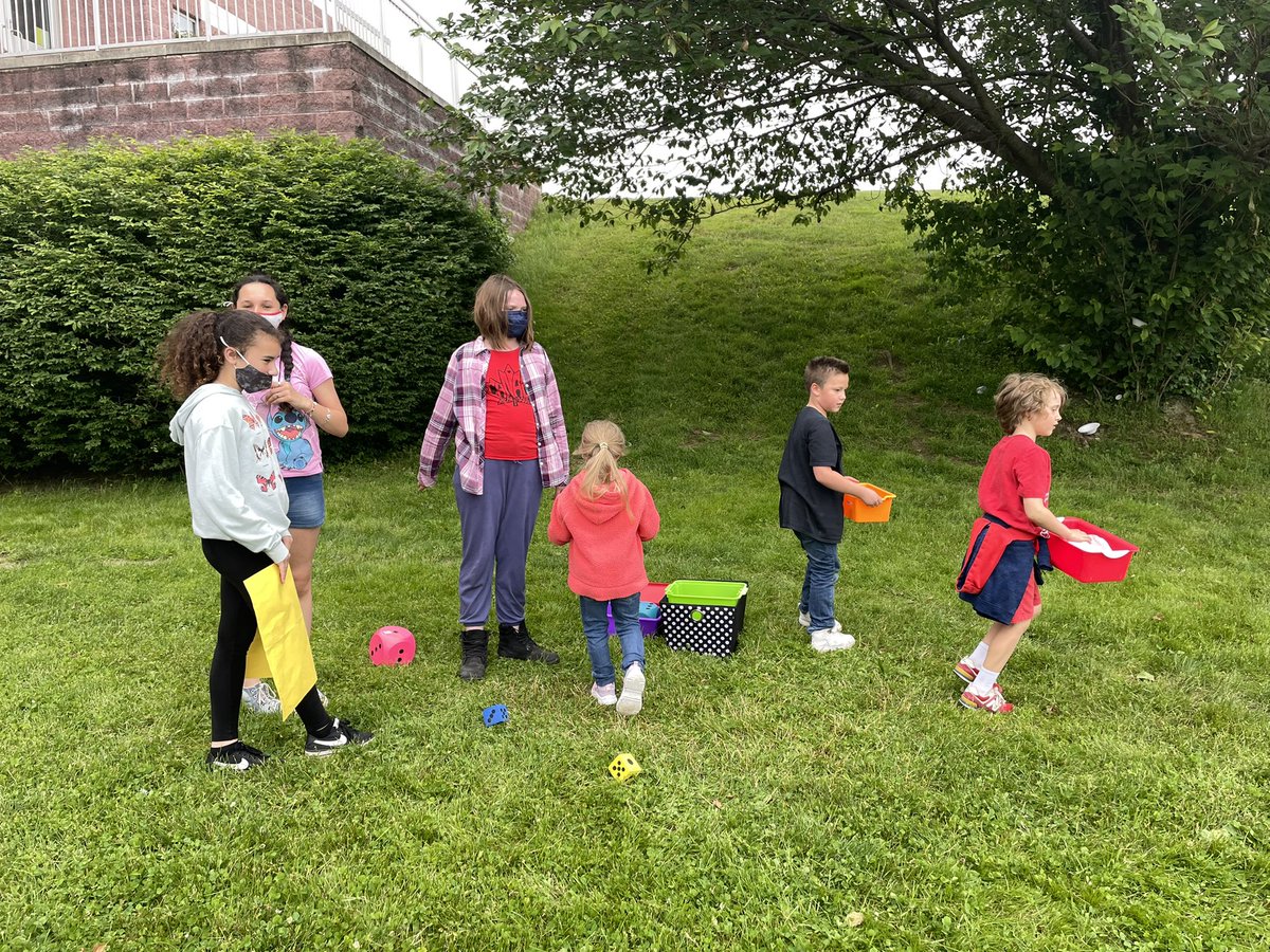 OIS students created and shared hands on STEM centers with 1st graders at the PLC today.