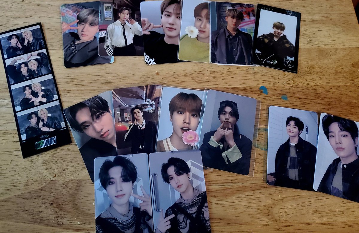 hanjiologist's tweet photo. OMG MY STUFF ARRIVED AND I'M OFFICIALLY SCREAMING!!!! LOOK AT THEM πππππ
a big thanks to @lifegoeshan as always for putting these GOs together!! #LGH_proof https://t.co/yucshf9LED