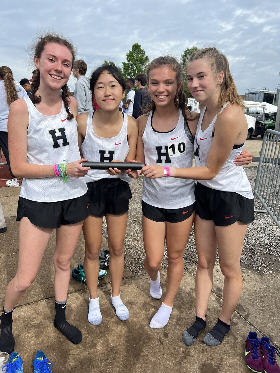 4x800 girls are 10th in the state! 3 freshmen and a sophomore! 💪🏻