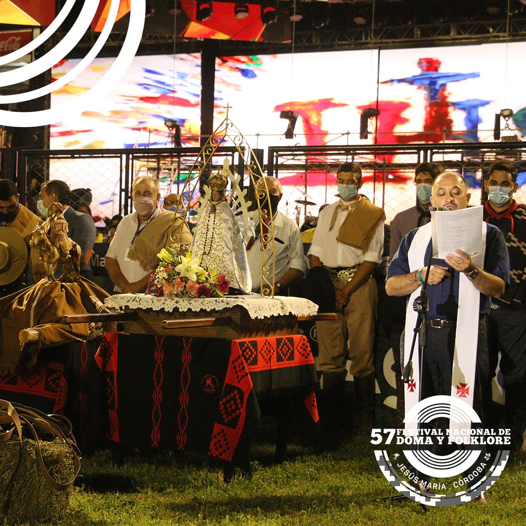 FestivalJM's tweet photo. Nos ponemos nostálgicos, recordamos la noche inaugural de la #Edicion56 🙌⚡ Y sentimos la energía recorriéndonos el cuerpo, cuanto falta para la #Edición57? 🤩
#ColoryCoraje #FestivalJM #JesúsMaría #Edición57 #EneroEnLaPiel #FestivalJM23 https://t.co/507SKrN87x